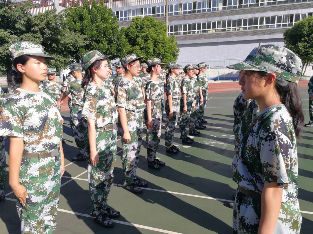 烈日酷暑全不怕 堅韌不拔揚風(fēng)采 ——筠連縣中學(xué)2020級軍訓(xùn)紀實2.png