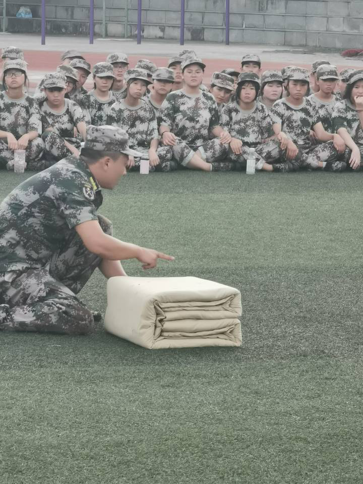 烈日酷暑全不怕 堅韌不拔揚風(fēng)采 ——筠連縣中學(xué)2020級軍訓(xùn)紀實8.png