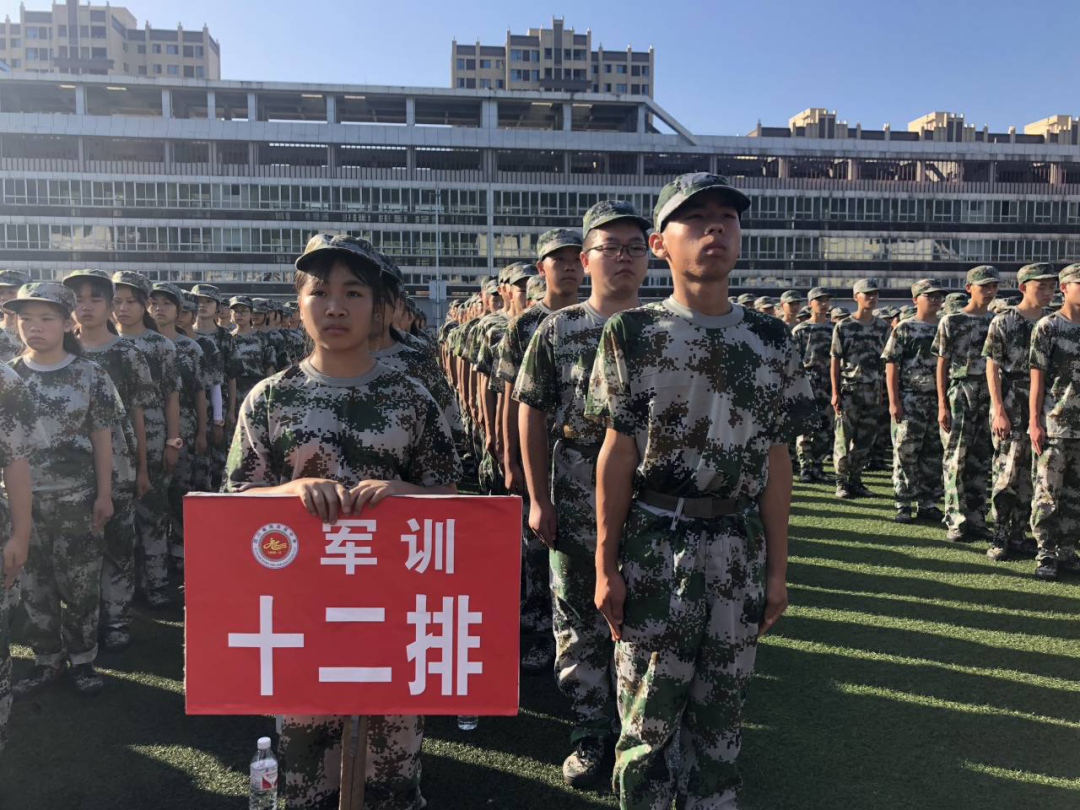 烈日酷暑全不怕 堅韌不拔揚風(fēng)采 ——筠連縣中學(xué)2020級軍訓(xùn)紀實12.png