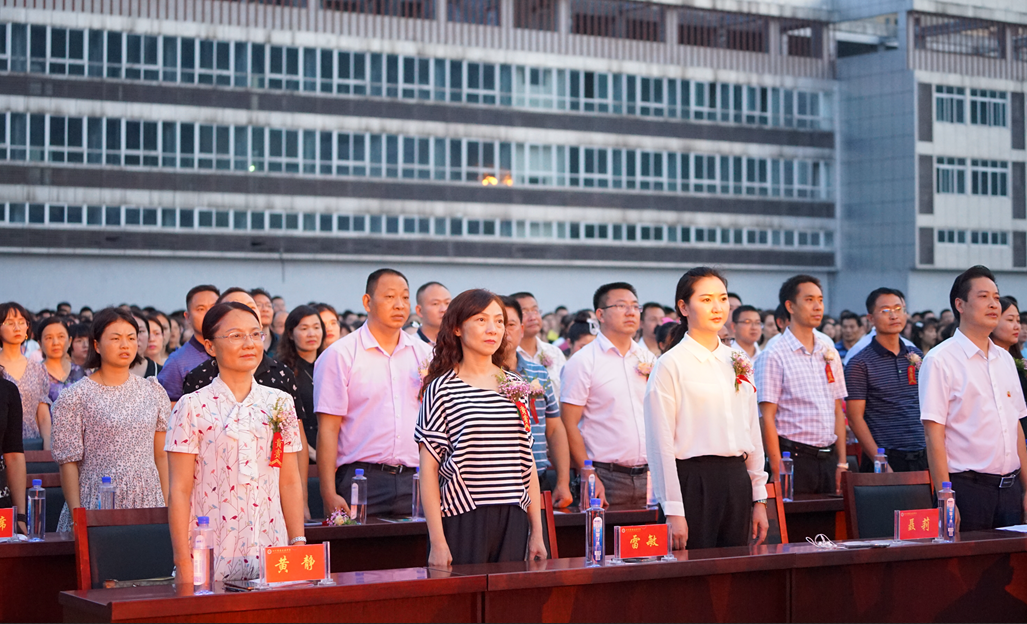 薪盡火傳八十年 春風(fēng)化雨譜新篇 ——筠連中學(xué)紀(jì)念建校八十周年暨第三十六個(gè)教師節(jié)頒獎(jiǎng)晚會(huì)3.png